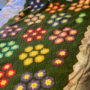 Vintage 1970’s Wool blend Grandma hand crochet floral afghan 46 x 31”